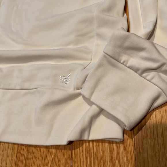 Cozy Earth off white sleep set - Picture 5 of 12